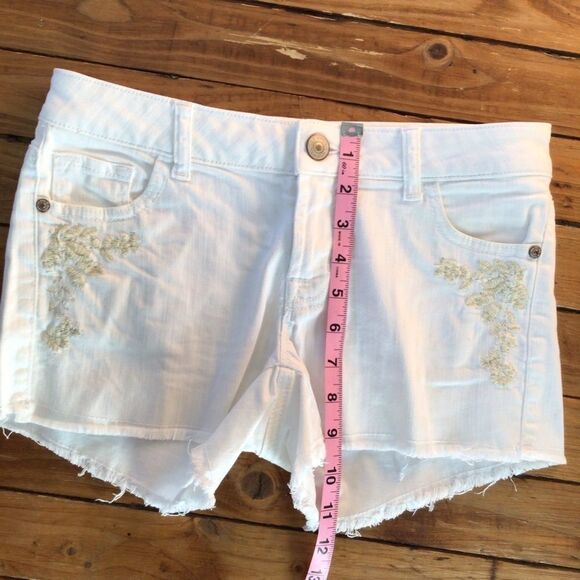 MAKERS of true originals jeans mini  shorts white embroidered denim 26 sexy low - Picture 8 of 8